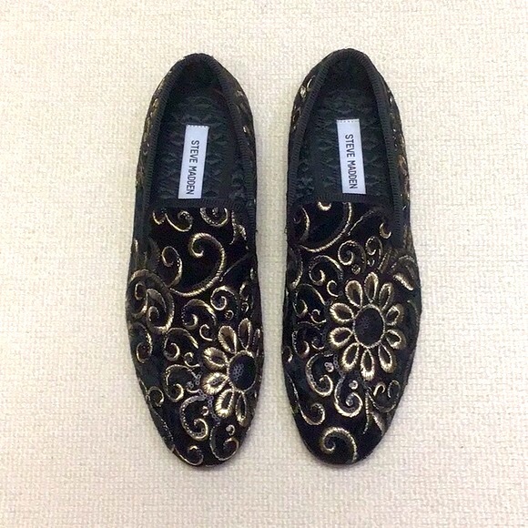 STEVE MADDEN EMBROIDERED VELVET SLIP ON - Picture 3 of 7
